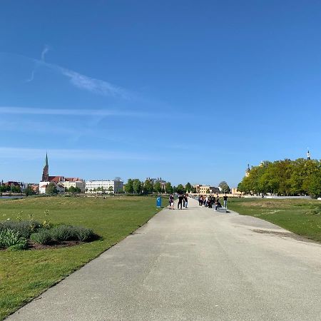 Zimmer Im Ug Direkt In Der Innenstadt, Centrum Schwerin  Dış mekan fotoğraf