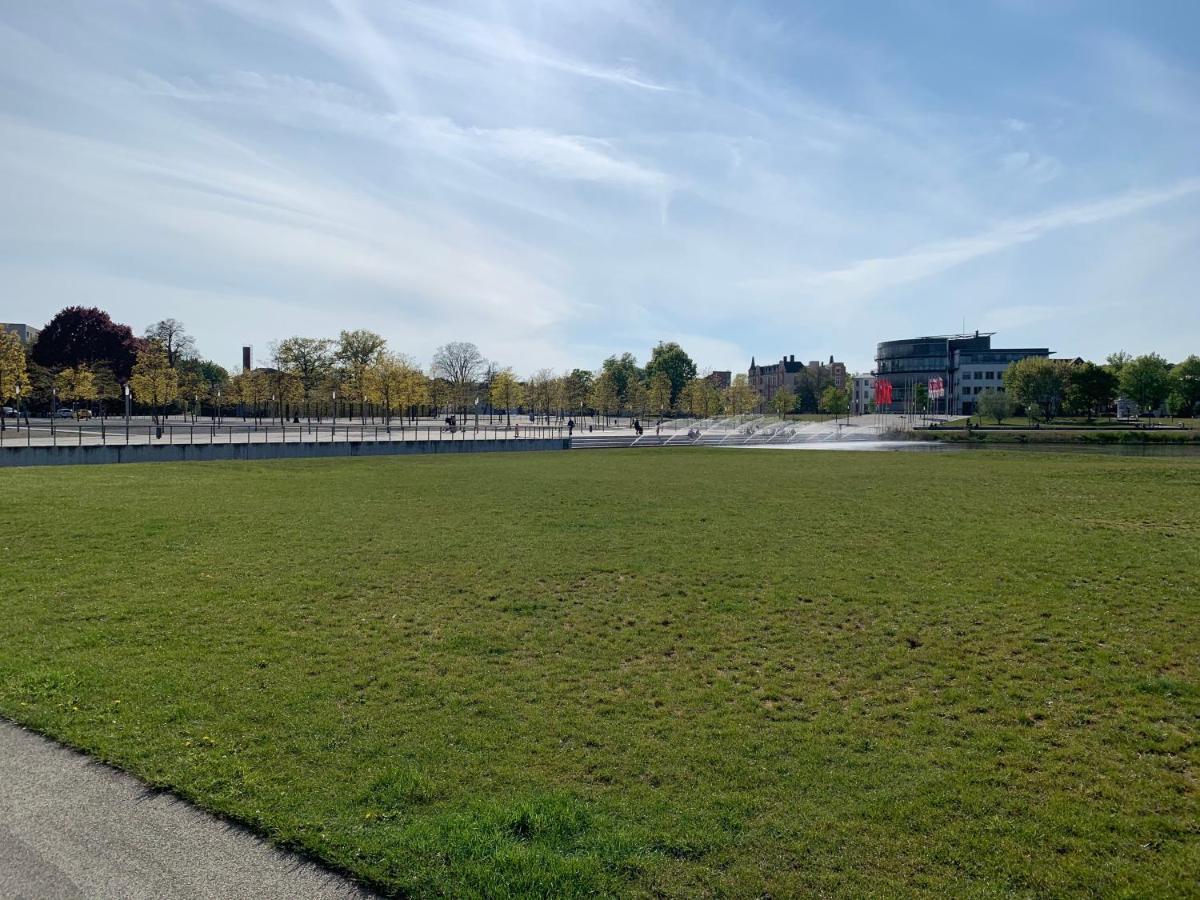 Zimmer Im Ug Direkt In Der Innenstadt, Centrum Schwerin  Dış mekan fotoğraf
