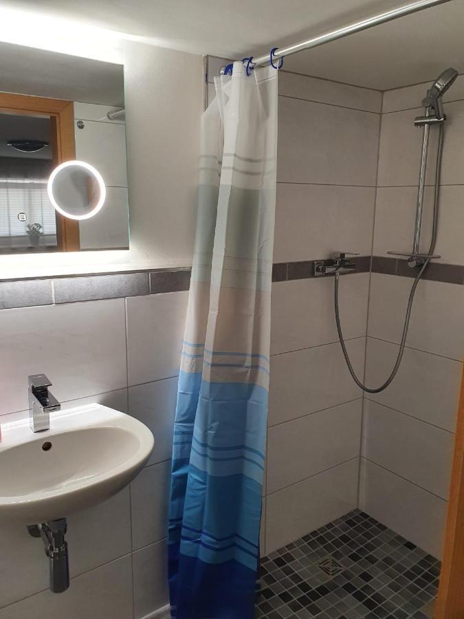 Zimmer Im Ug Direkt In Der Innenstadt, Centrum Schwerin  Dış mekan fotoğraf