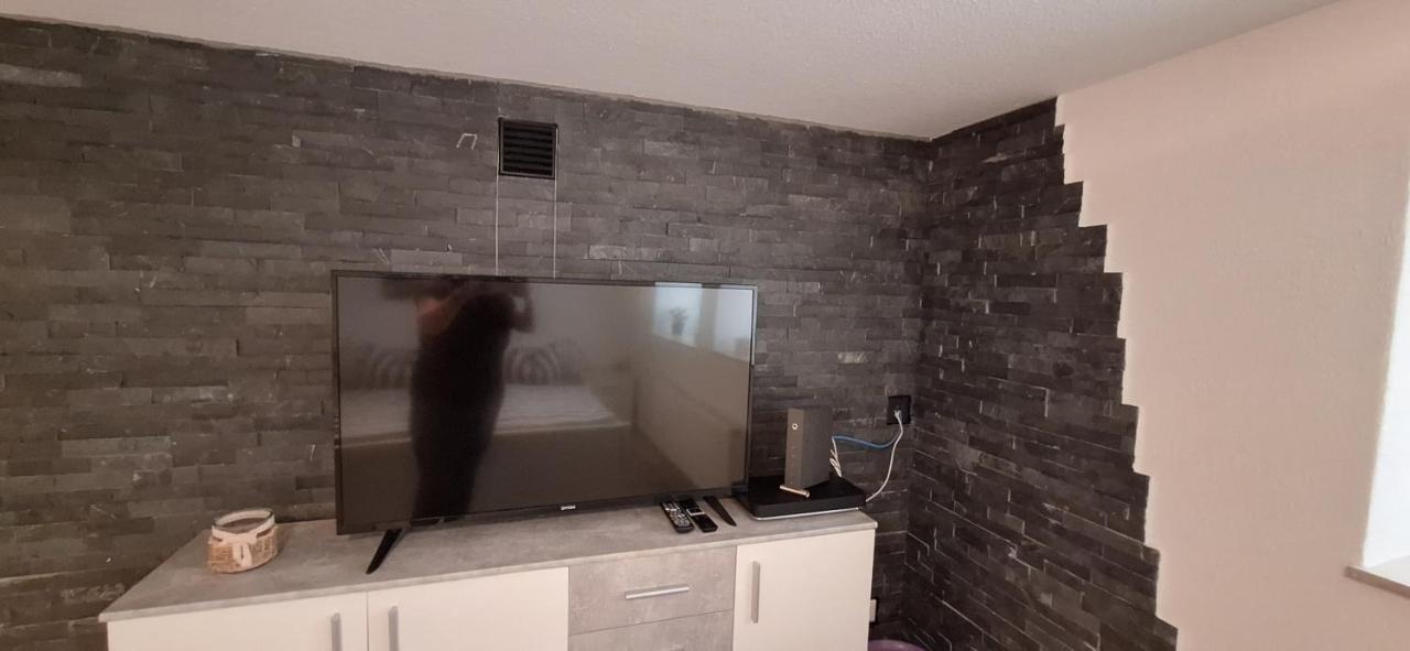 Zimmer Im Ug Direkt In Der Innenstadt, Centrum Schwerin  Dış mekan fotoğraf